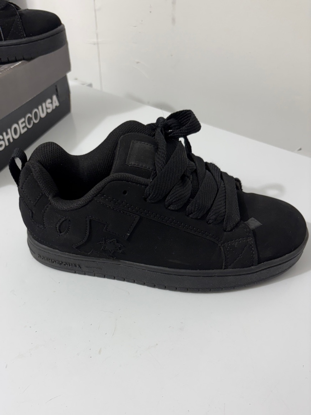DC Men's Court Graffik